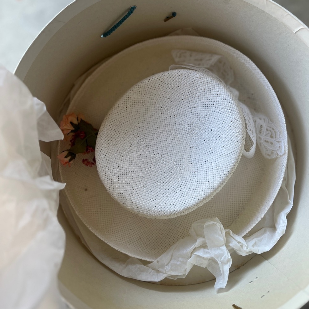 Vintage white Hat with box - Picture 4 of 9